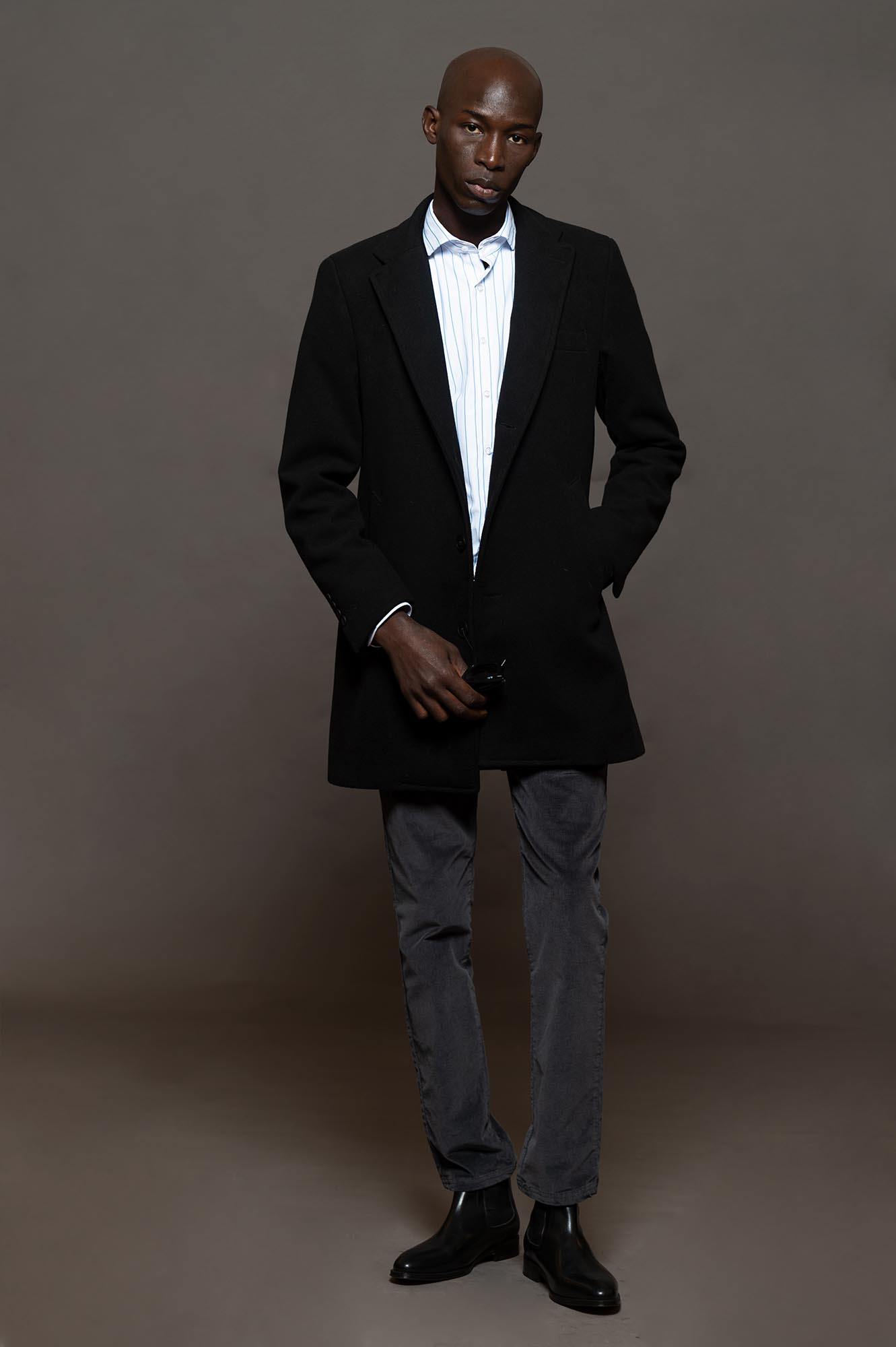 8016NE - ABRIGO WHISKY NEGRO